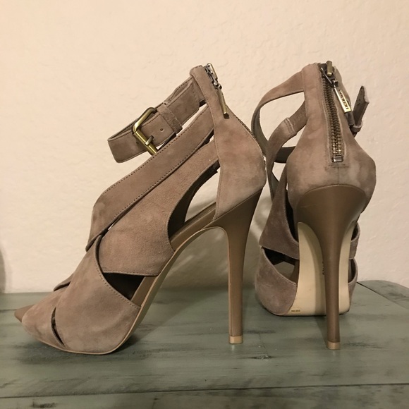 BCBG Bg Quod size 6.5 color taupe suede/ calf - Picture 4 of 4